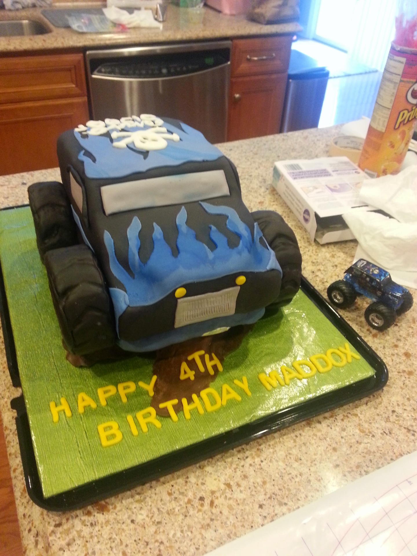 Custom cake by Cakes After Dark, photo 4